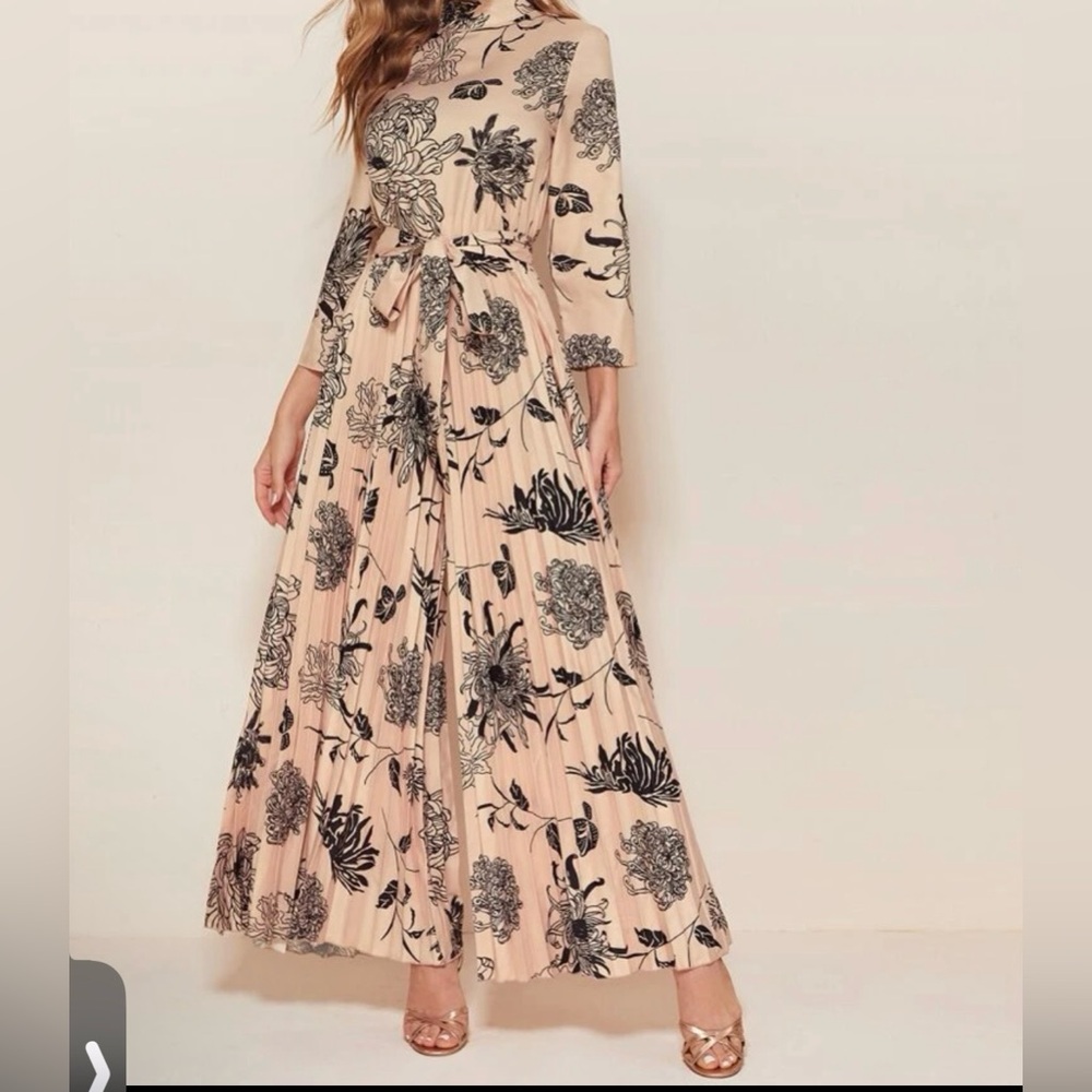 Pre loved Mock-Neck Self Belted Wide Leg Pleated Floral Jumpsuit
Size:8-10